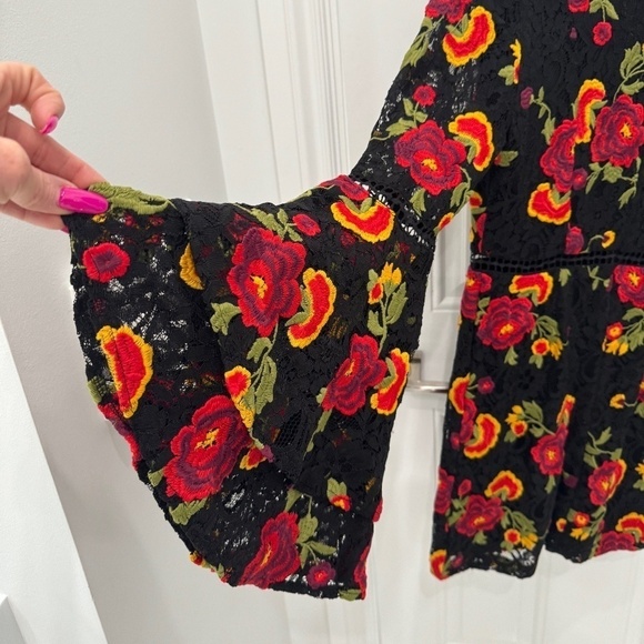 Alexia Admor Dress **size 6** LACE Black/red/floral VERY Good condition - Picture 3 of 6